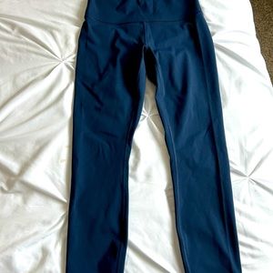 Lululemon size 6 navy leggings